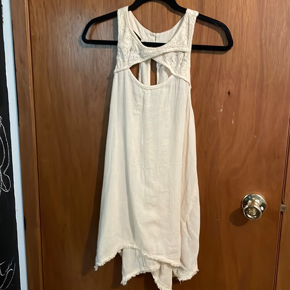Woman’s flowy tank